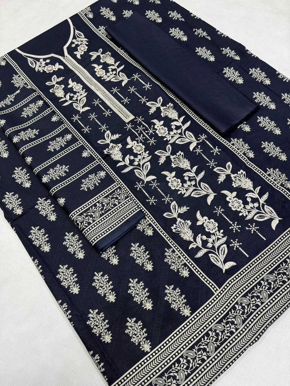 NECK PANEL EMBROIDERED D32