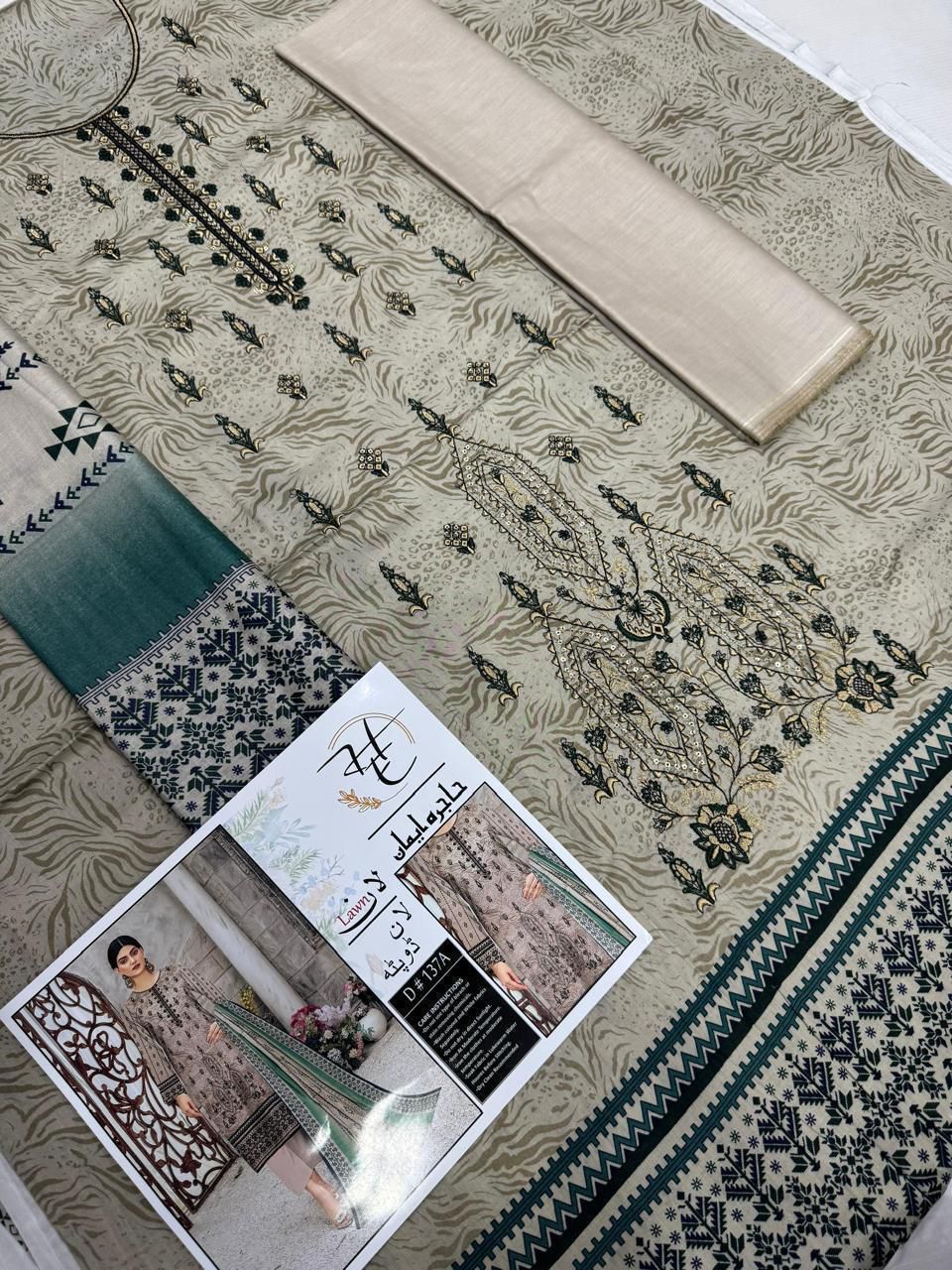 NECK PANEL EMBROIDERED D38