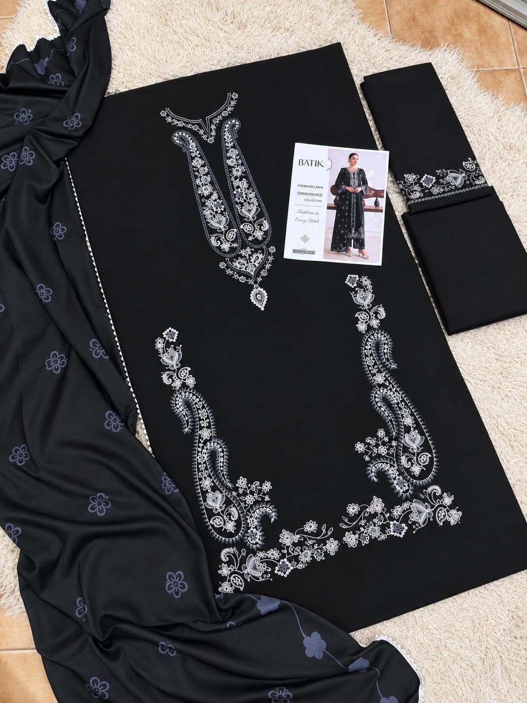 Dhanak embroidered 3-piece unstitched suit Design 39, product photo